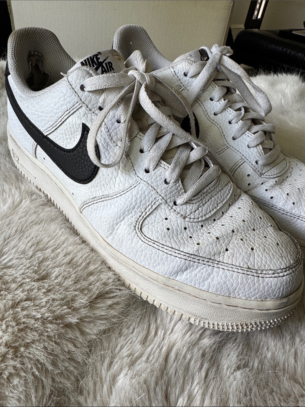 Nike White Leather Sneakers with Black Swoosh - Men